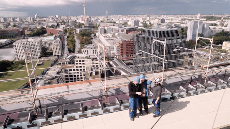 Baustelle mit Berliner Skyline